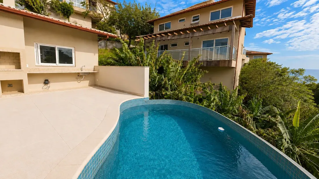 Casa de 4 Suítes com Piscina em João Fernandes