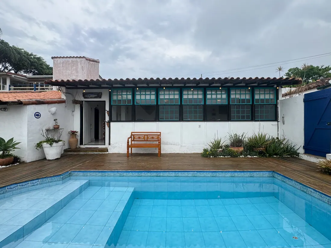 Casa Reformada nos Ossos com Piscina